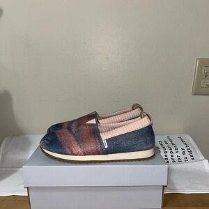 TOMS Kids Alparagata Resident Casual and Fashion Sneakers Girls’ Size 4